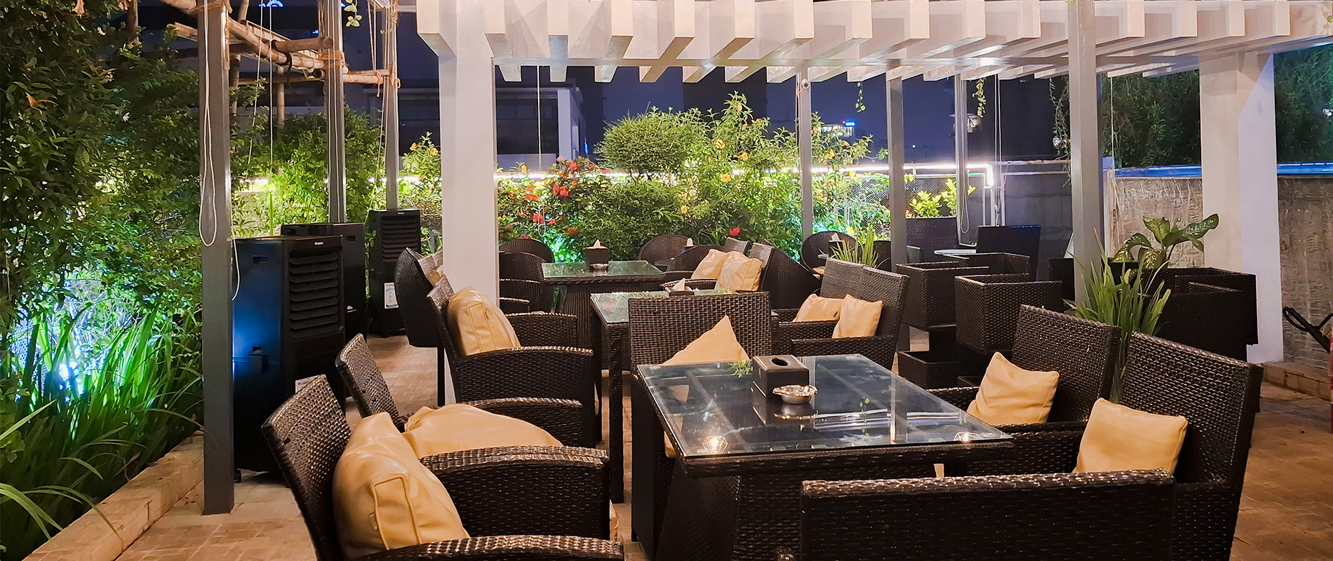 Skyline Tulip: Your Luxury Rooftop Oasis